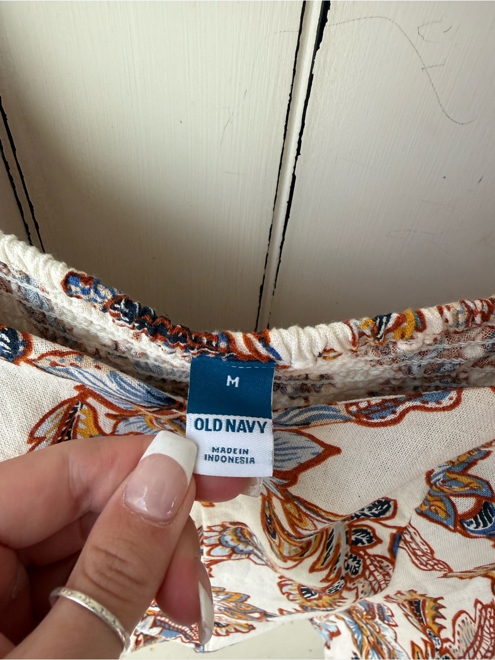 Old Navy Floral Tank Top in White and Multicolor - Picture 3 of 3